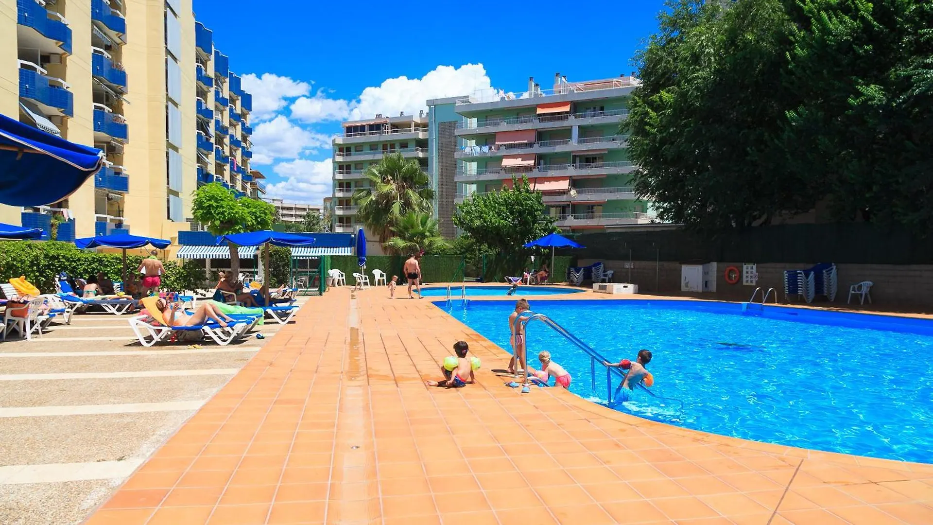 Uhc Alboran Apartments Salou Spain